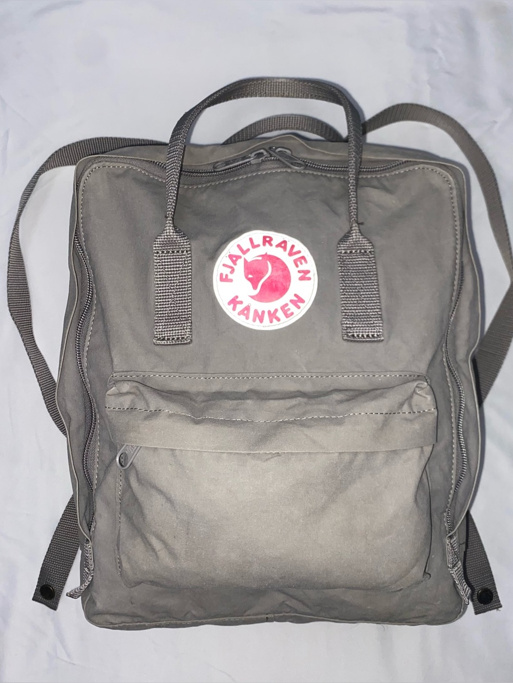 Fjallraven Kånken Classic Backpack in Fog/Gray